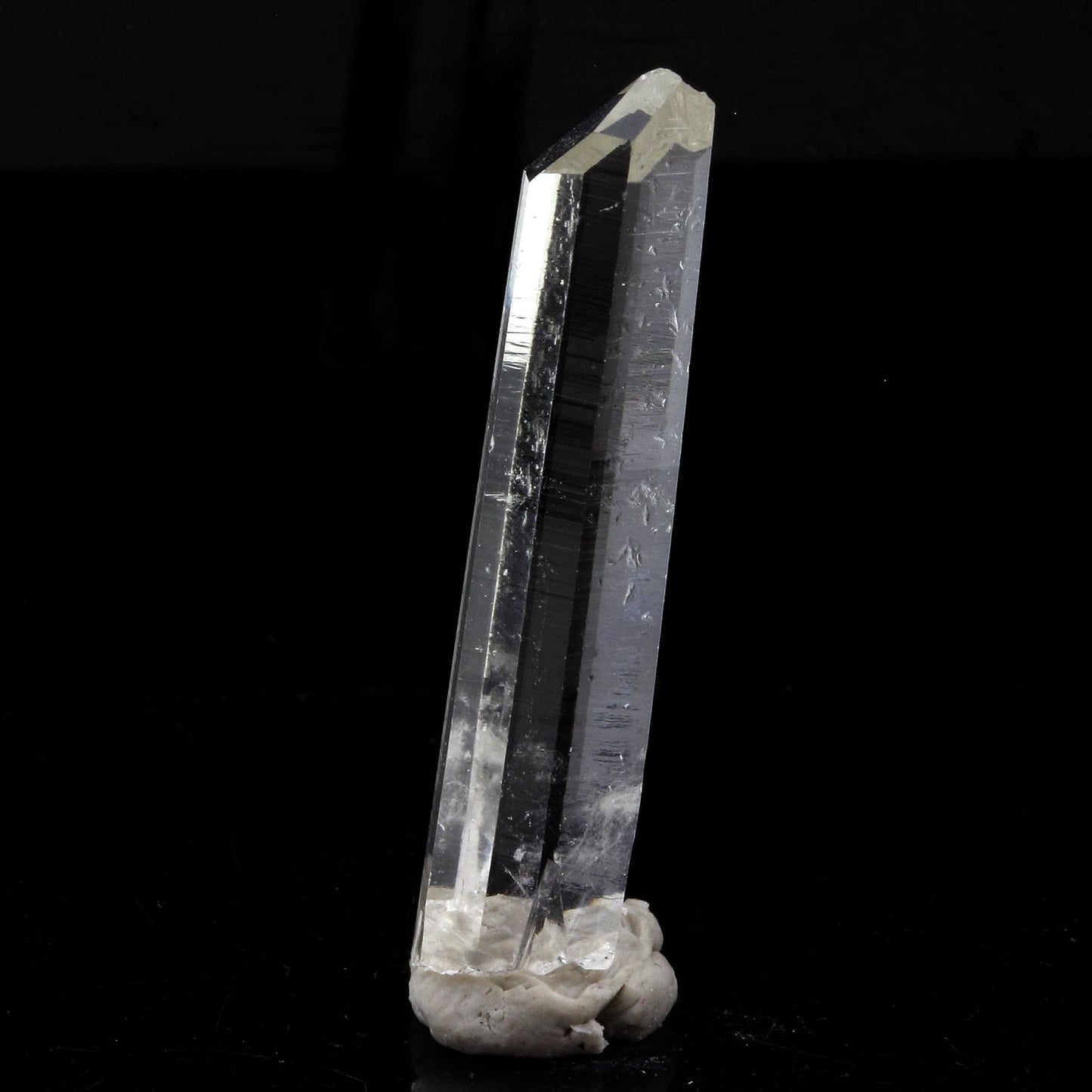 Quartz mineral. 8.78 carats. La Gardette Mine, Bourg d'Oisans, Isère, France