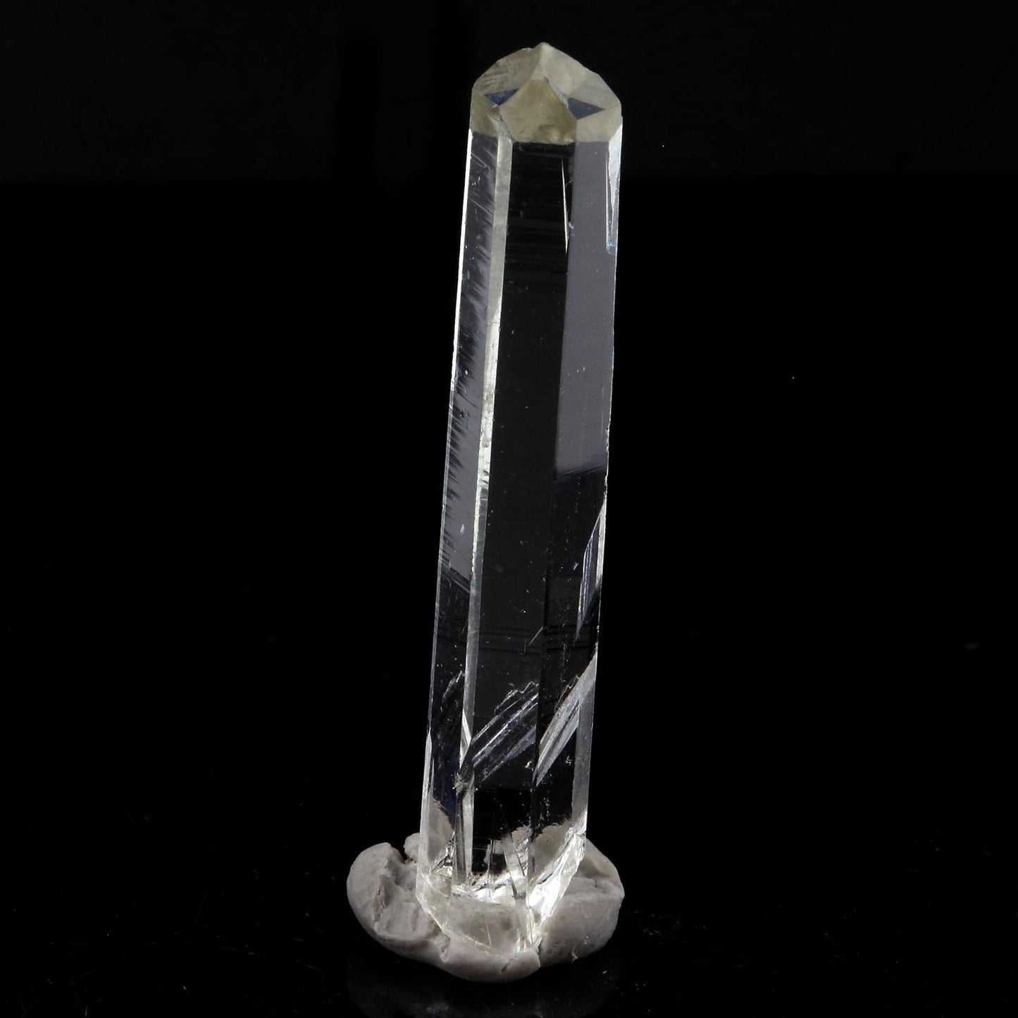 Quartz mineral. 10.14 carats. La Gardette Mine, Bourg d'Oisans, Isère, France
