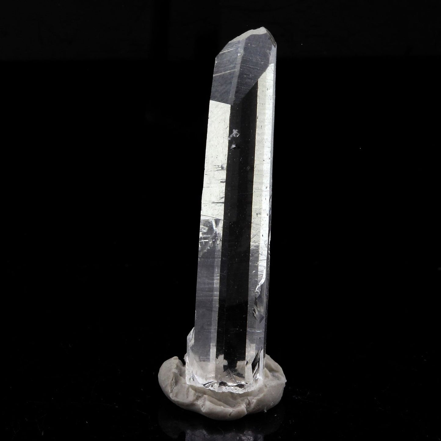 Quartz mineral. 10.21 carats. La Gardette Mine, Bourg d'Oisans, Isère, France