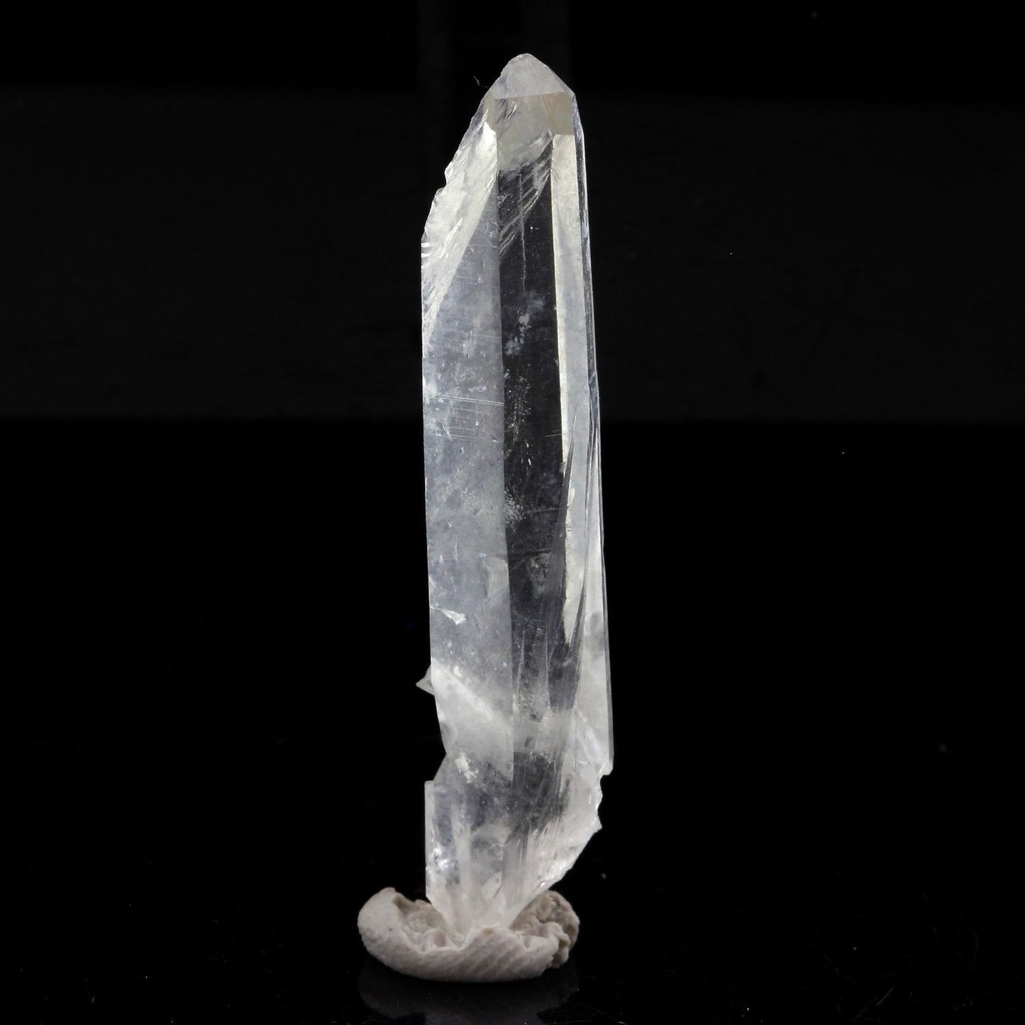 Quartz mineral. 22.18 carats. La Gardette Mine, Bourg d'Oisans, Isère, France