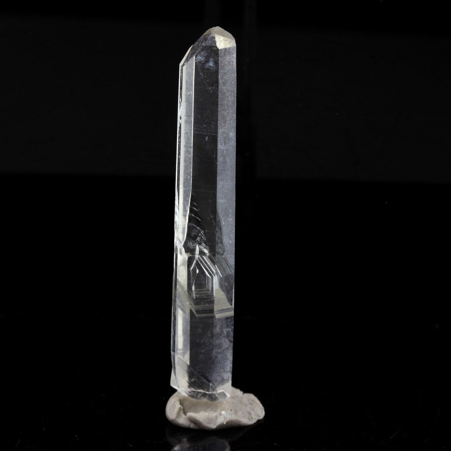 Quartz mineral. 12.86 carats. La Gardette Mine, Bourg d'Oisans, Isère, France