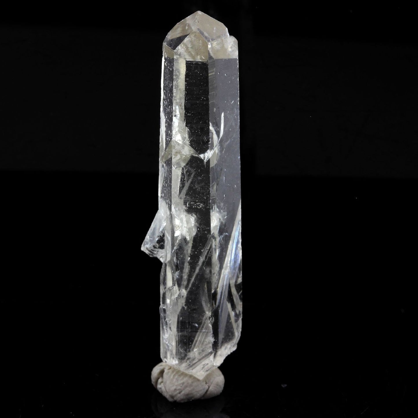 Quartz mineral. 35.81 carats. La Gardette Mine, Bourg d'Oisans, Isère, France