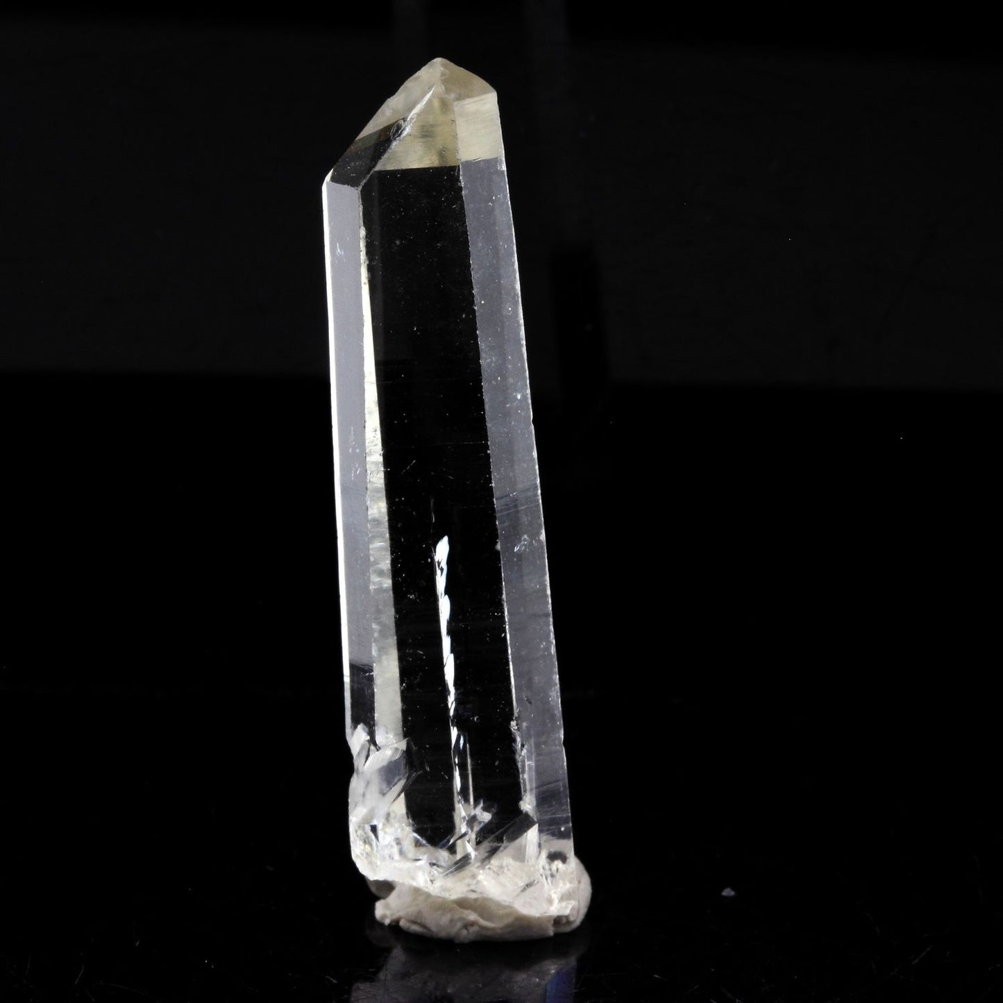 Quartz mineral. 32.03 carats. La Gardette Mine, Bourg d'Oisans, Isère, France