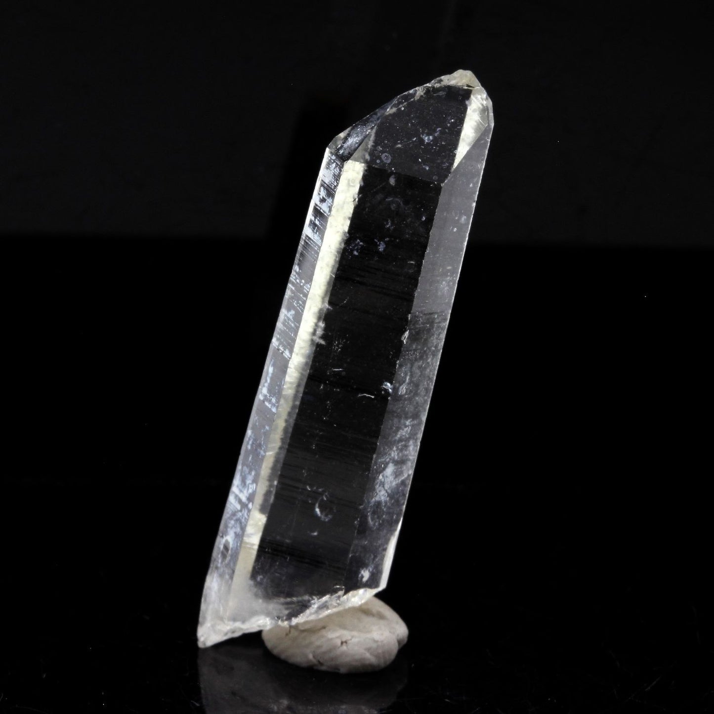 Quartz mineral. 30.65 carats. La Gardette Mine, Bourg d'Oisans, Isère, France