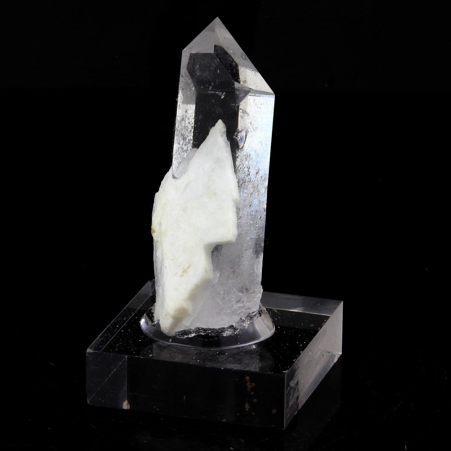 Quartz mineral + Baryte. 47.01 carats. Massif des Grandes Rousses, Isère, France