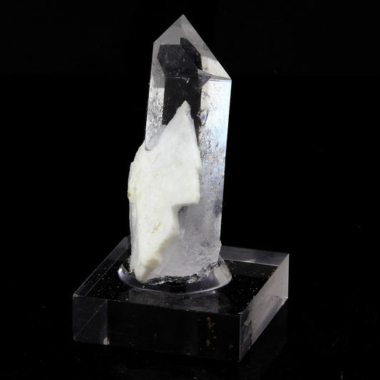 Quartz mineral + Baryte. 47.01 carats. Massif des Grandes Rousses, Isère, France