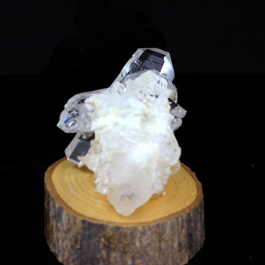 Quartz mineral + Baryte. 99.58 carats. Massif des Grandes Rousses, Isère, France
