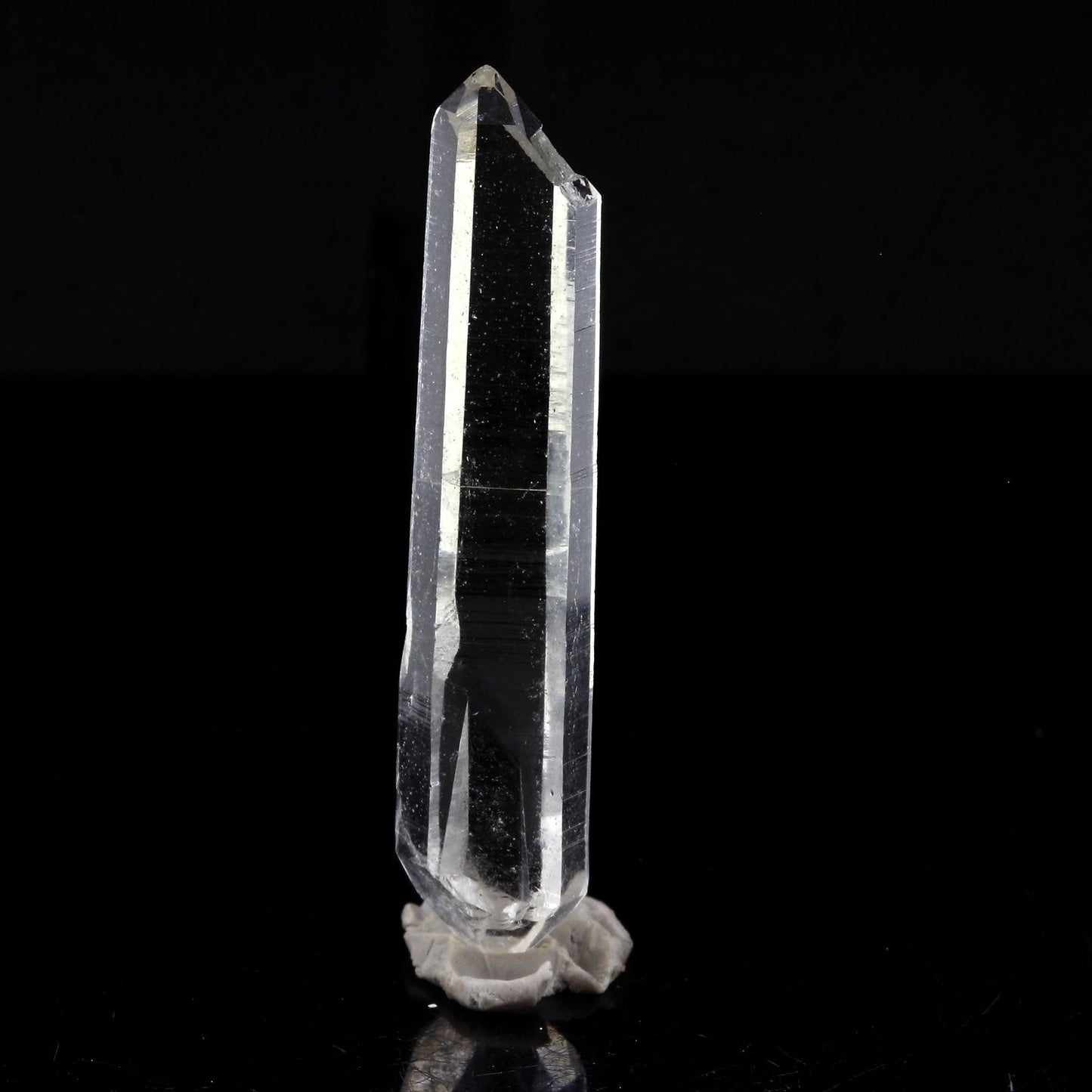 Quartz mineral biterminé. 18.65 carats. La Gardette Mine, Bourg d'Oisans, Isère, France