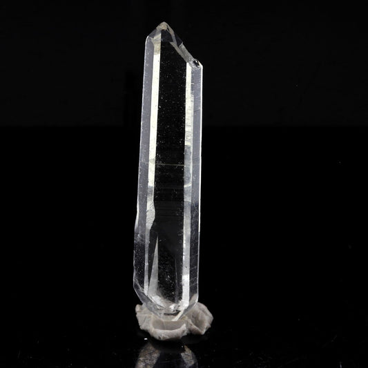 Quartz mineral biterminé. 18.65 carats. La Gardette Mine, Bourg d'Oisans, Isère, France