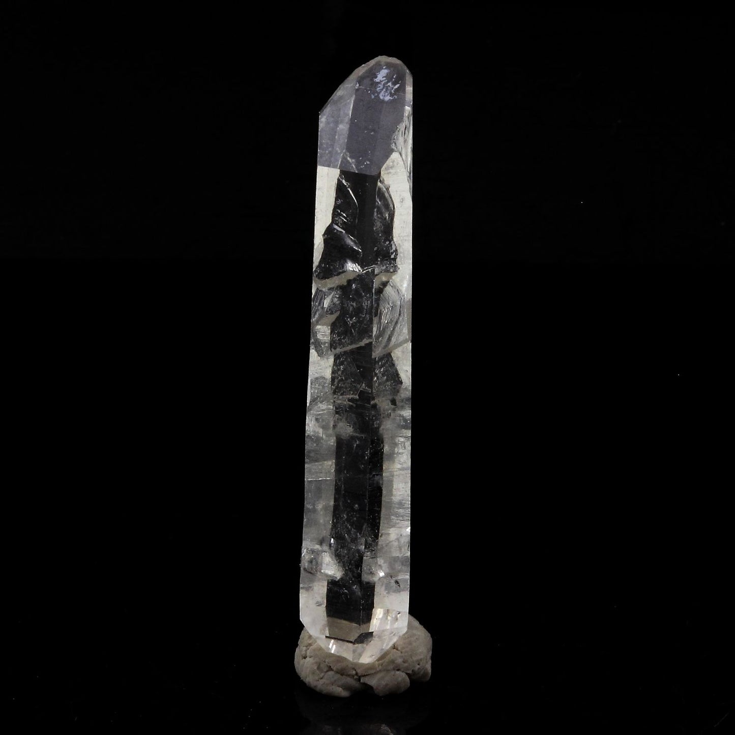 Quartz mineral biterminé. 15.67 carats. La Gardette Mine, Bourg d'Oisans, Isère, France