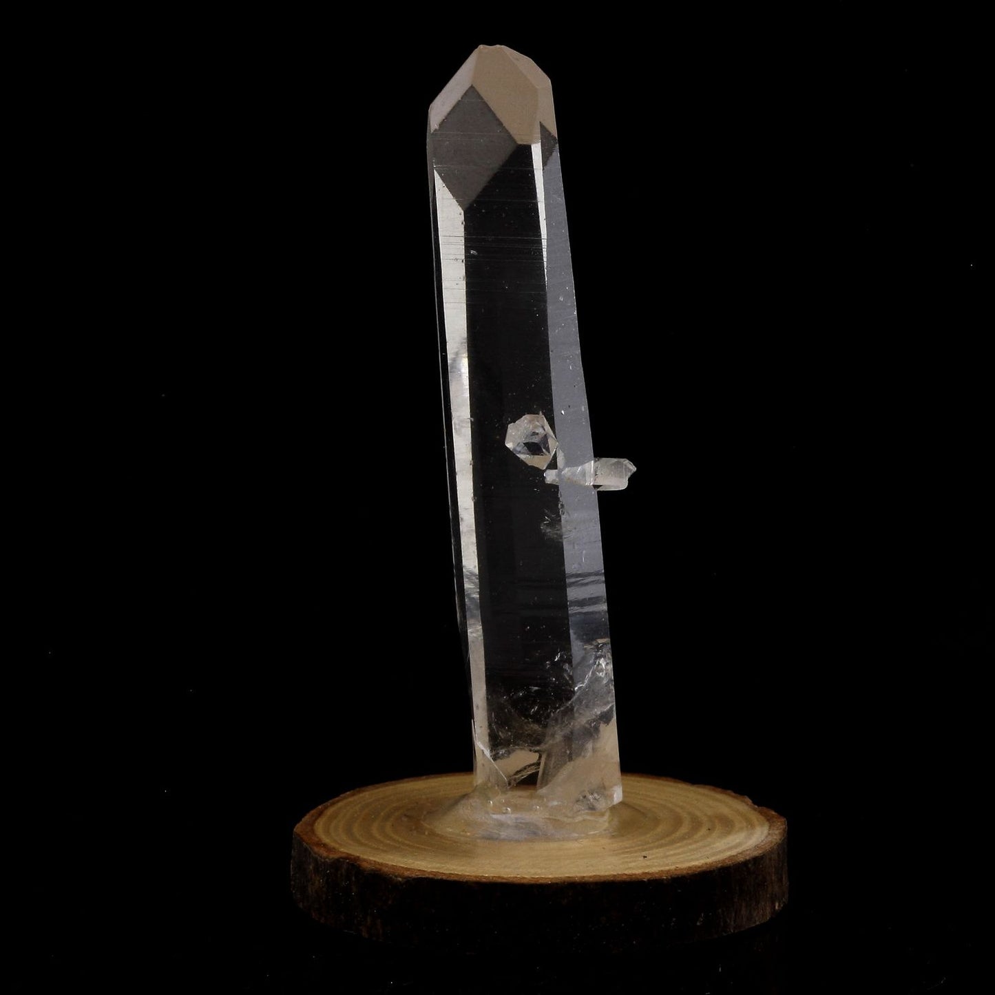 Quartz mineral. 95.5 carats. La Gardette Mine, Bourg d'Oisans, Isère, France