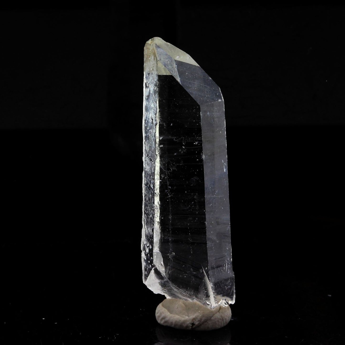 Quartz mineral. 26.97 carats. La Gardette Mine, Bourg d'Oisans, Isère, France