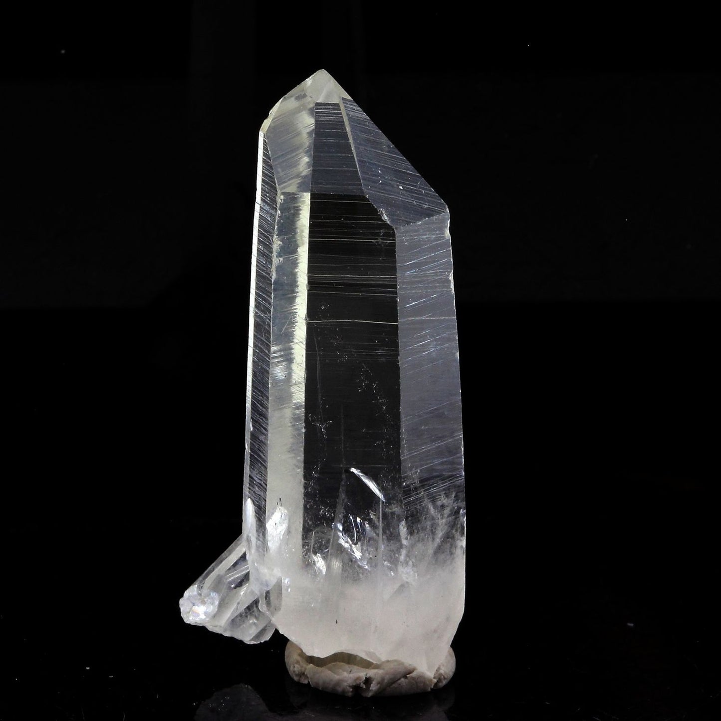 Quartz mineral. 52.77 carats. La Gardette Mine, Bourg d'Oisans, Isère, France