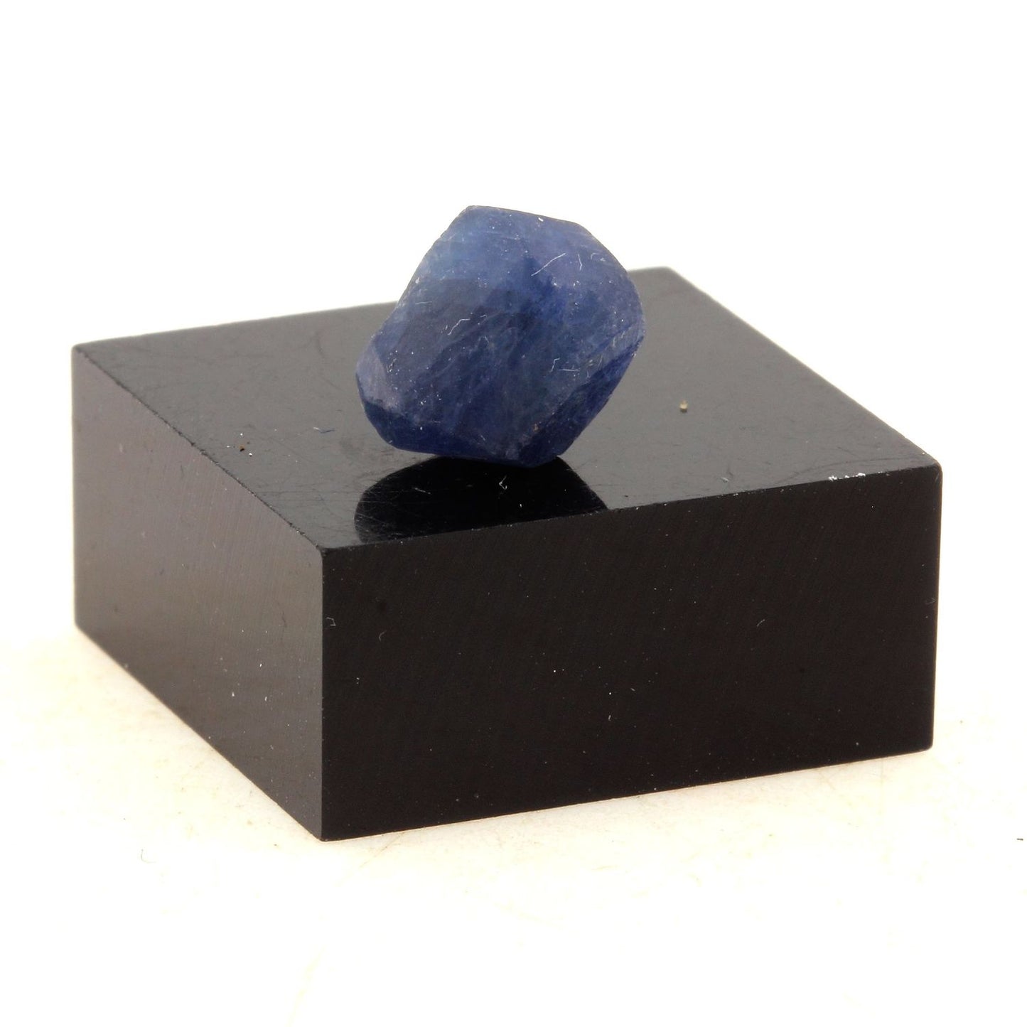 Saphir. 4.02 carats. En provenance de Zazafotsy Quarry (Amboarohy), Zazafotsy, Ihosy, Ihorombe, Madagascar