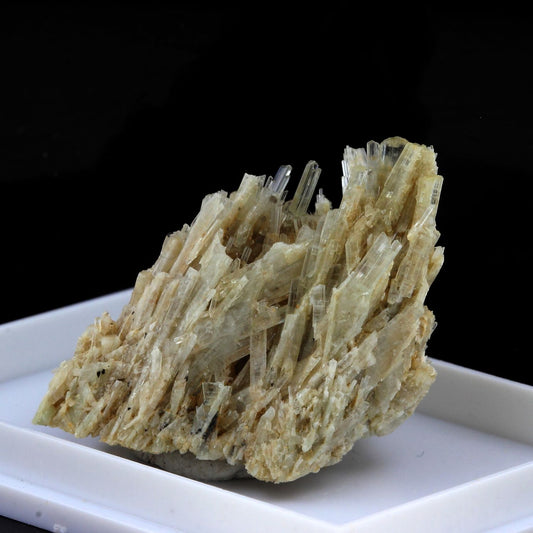 Clinozoisite. 107.0 carats. Marine de Scala, Canari, Haute-Corse, France