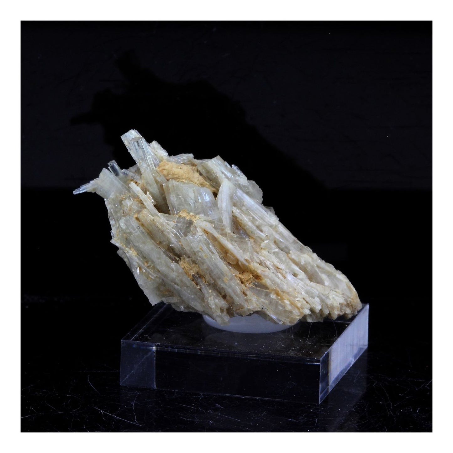 Clinozoisite. 36.0 carats. Marine de Scala, Canari, Haute-Corse, France
