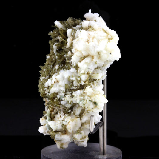Clinozoisite. 242.0 carats. Marine de Scala, Canari, Haute-Corse, France