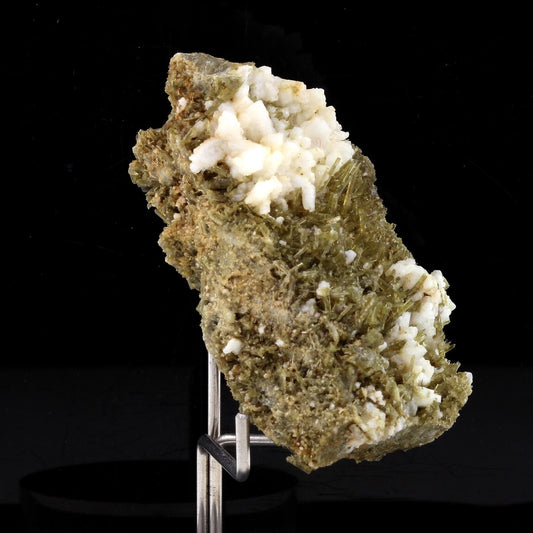 Clinozoisite. 198.5 carats. Marine de Scala, Canari, Haute-Corse, France