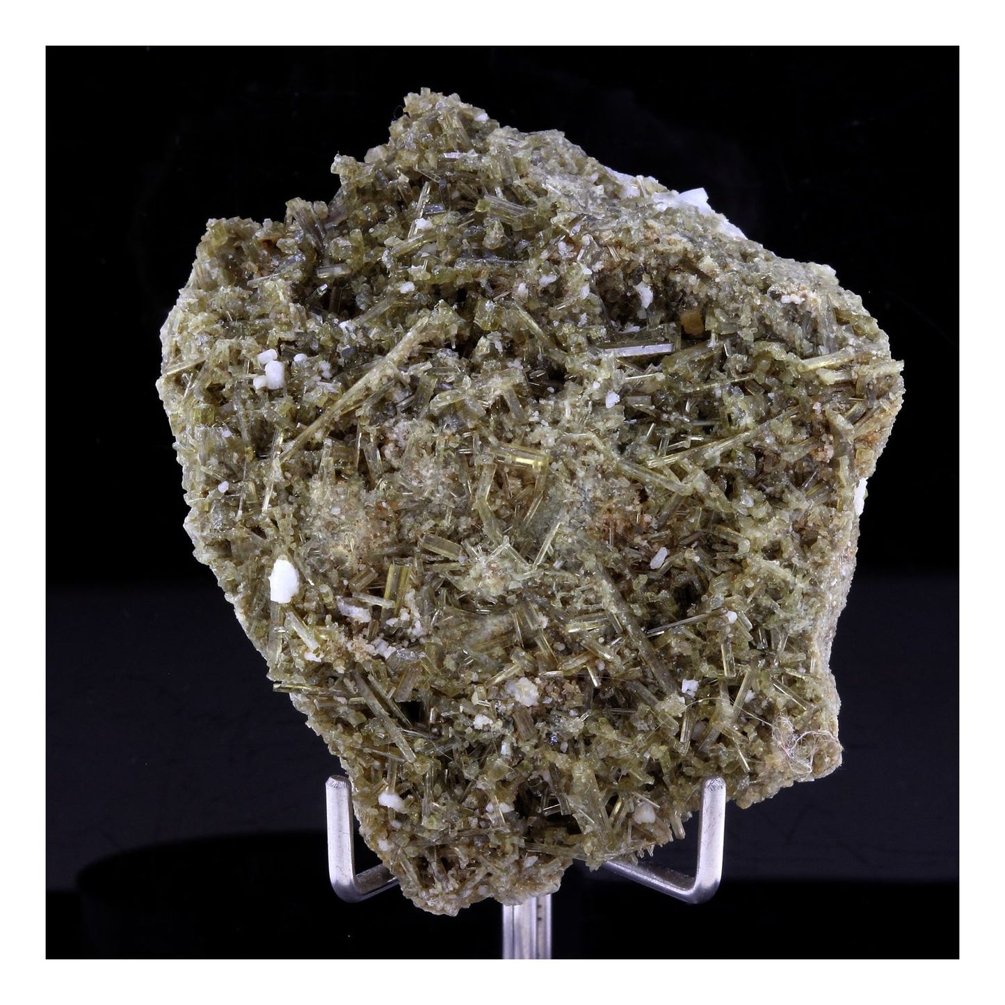 Clinozoisite. 243.0 carats. Marine de Scala, Canari, Haute-Corse, France