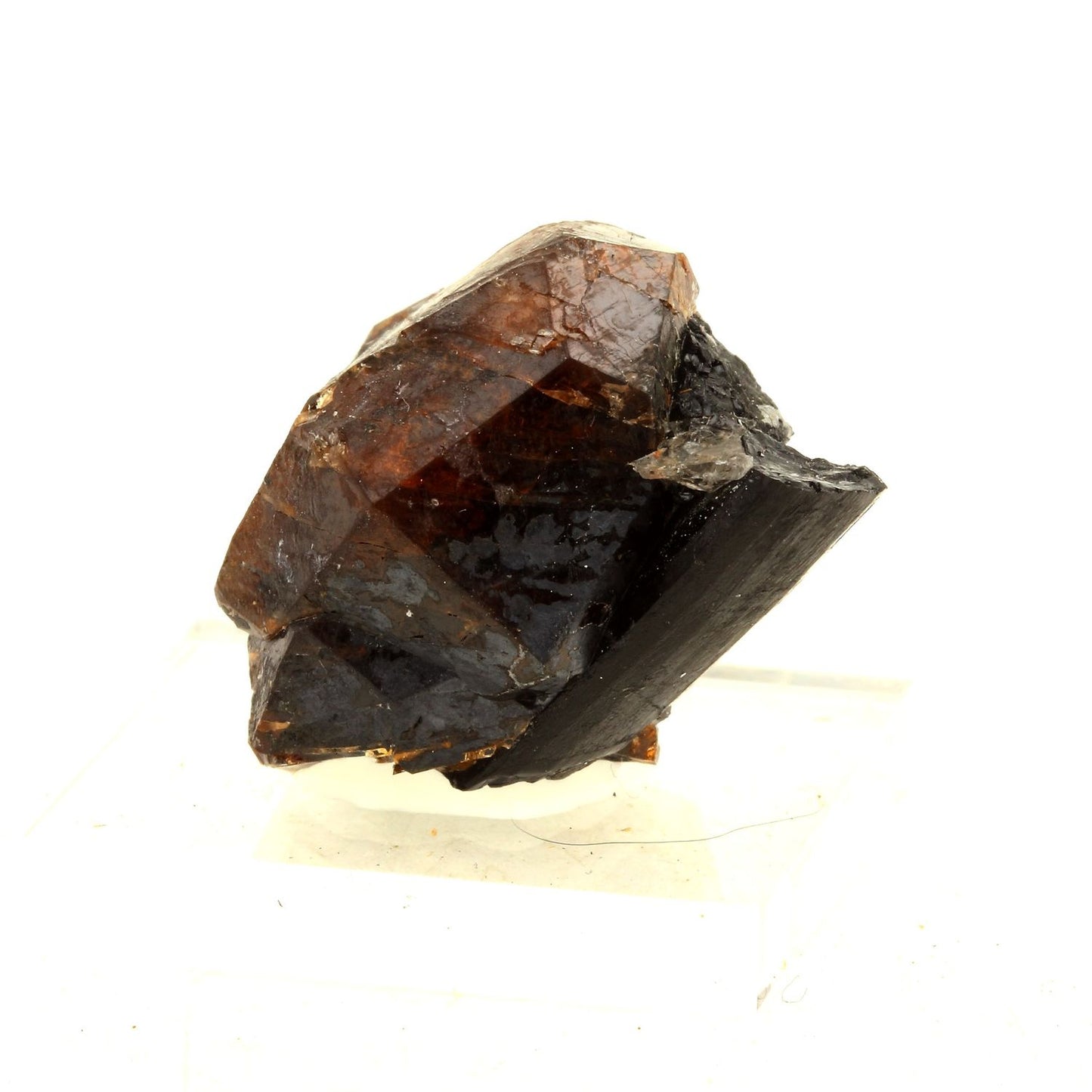 Grenat + Tourmaline. 123.5 carats. Sahanivotry Manandona, Madagascar