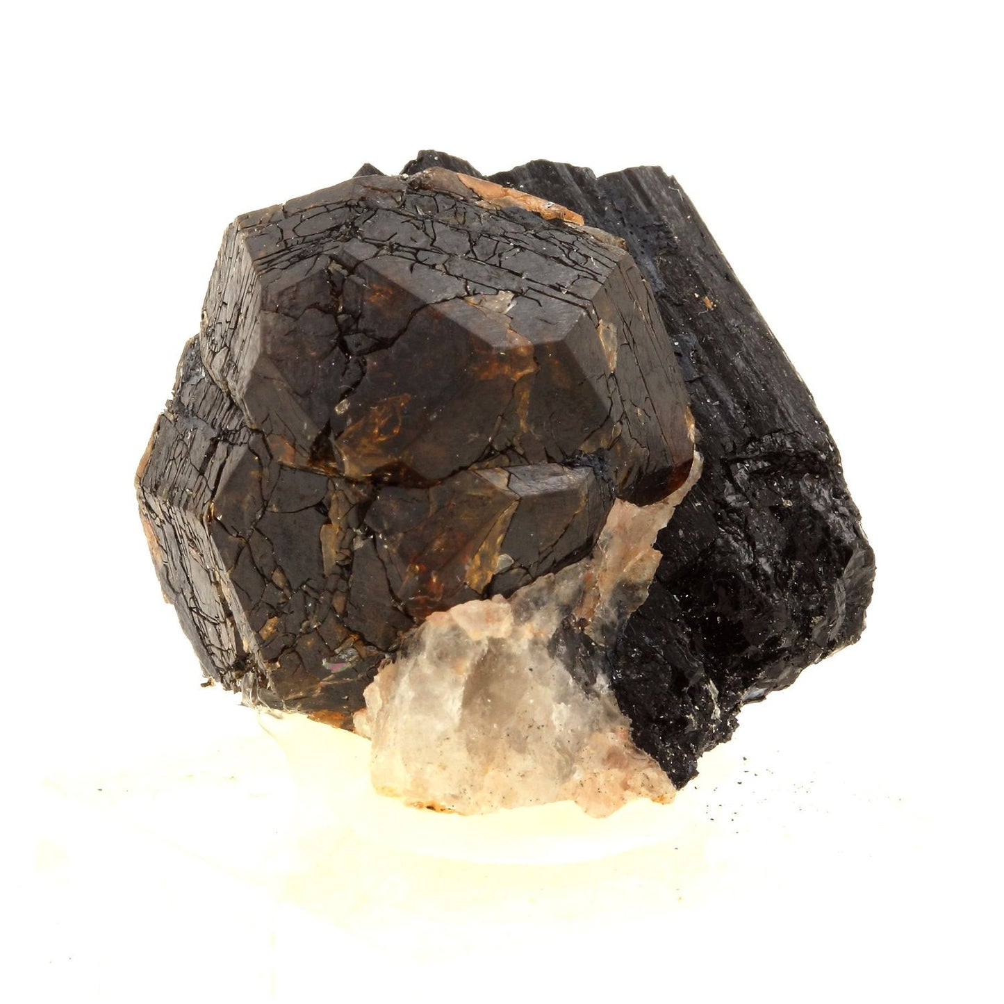 Grenat + Tourmaline. 159.5 carats. Sahanivotry Manandona, Madagascar