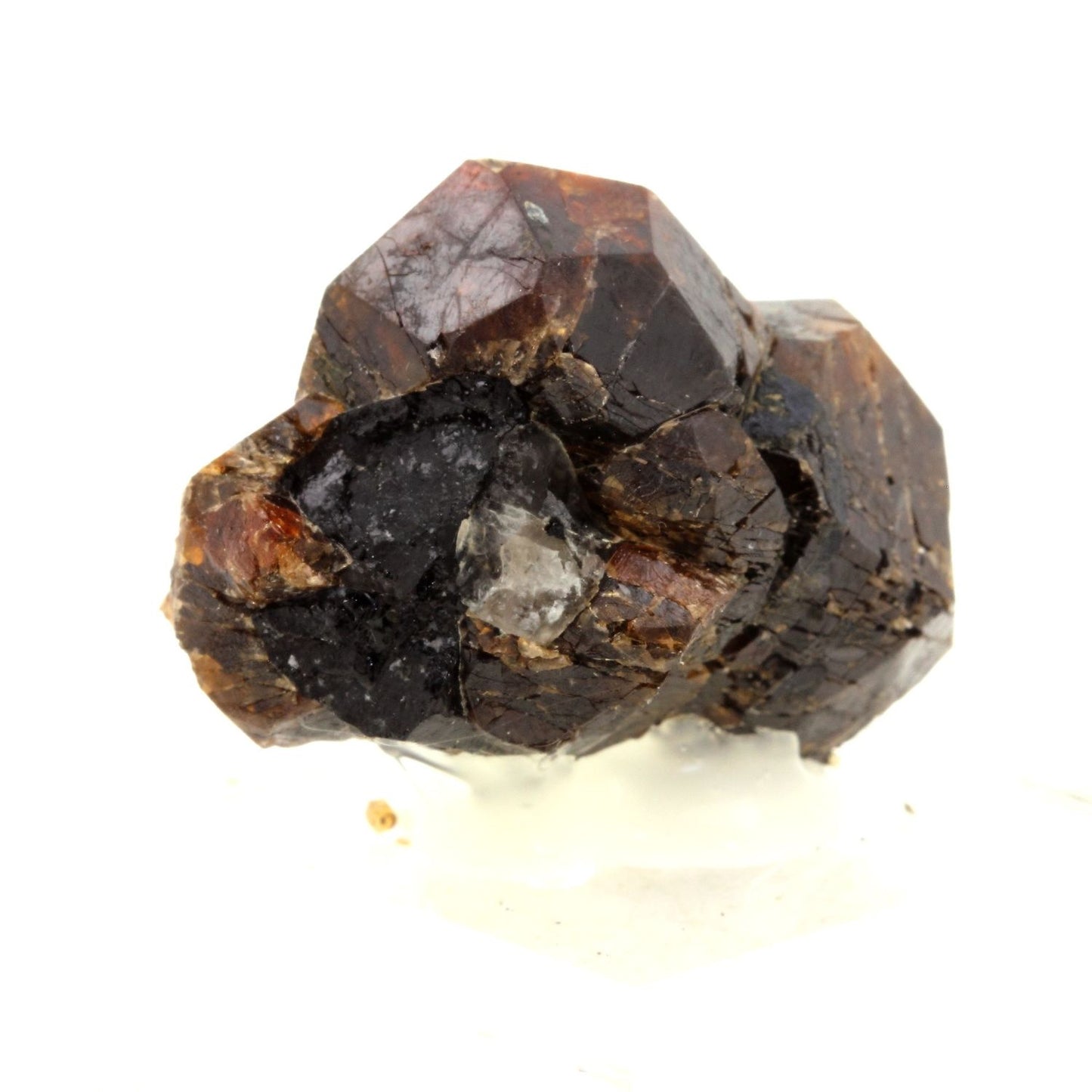 Grenat + Tourmaline. 167.5 carats. Sahanivotry Manandona, Madagascar