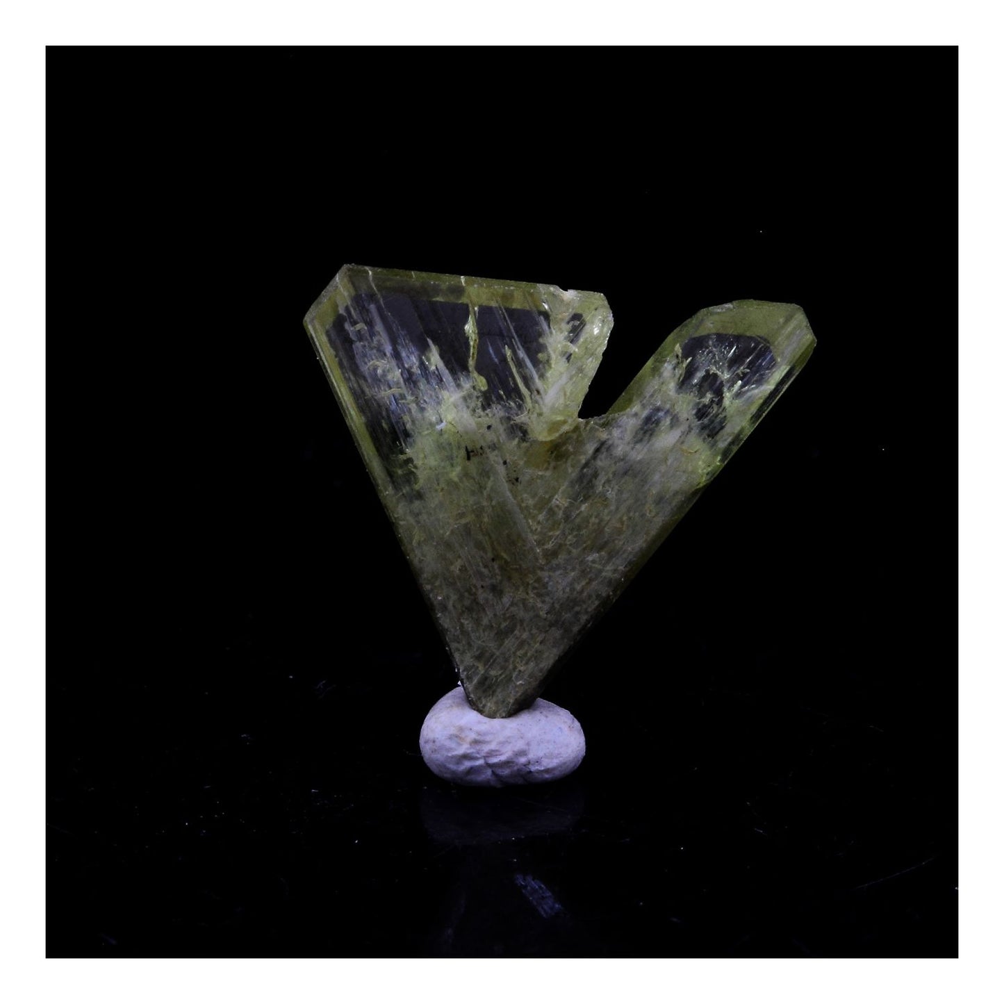 Chrysoberyl. 3.52 carats. Lac Alaotra, Ambatondrazaka, Madagascar