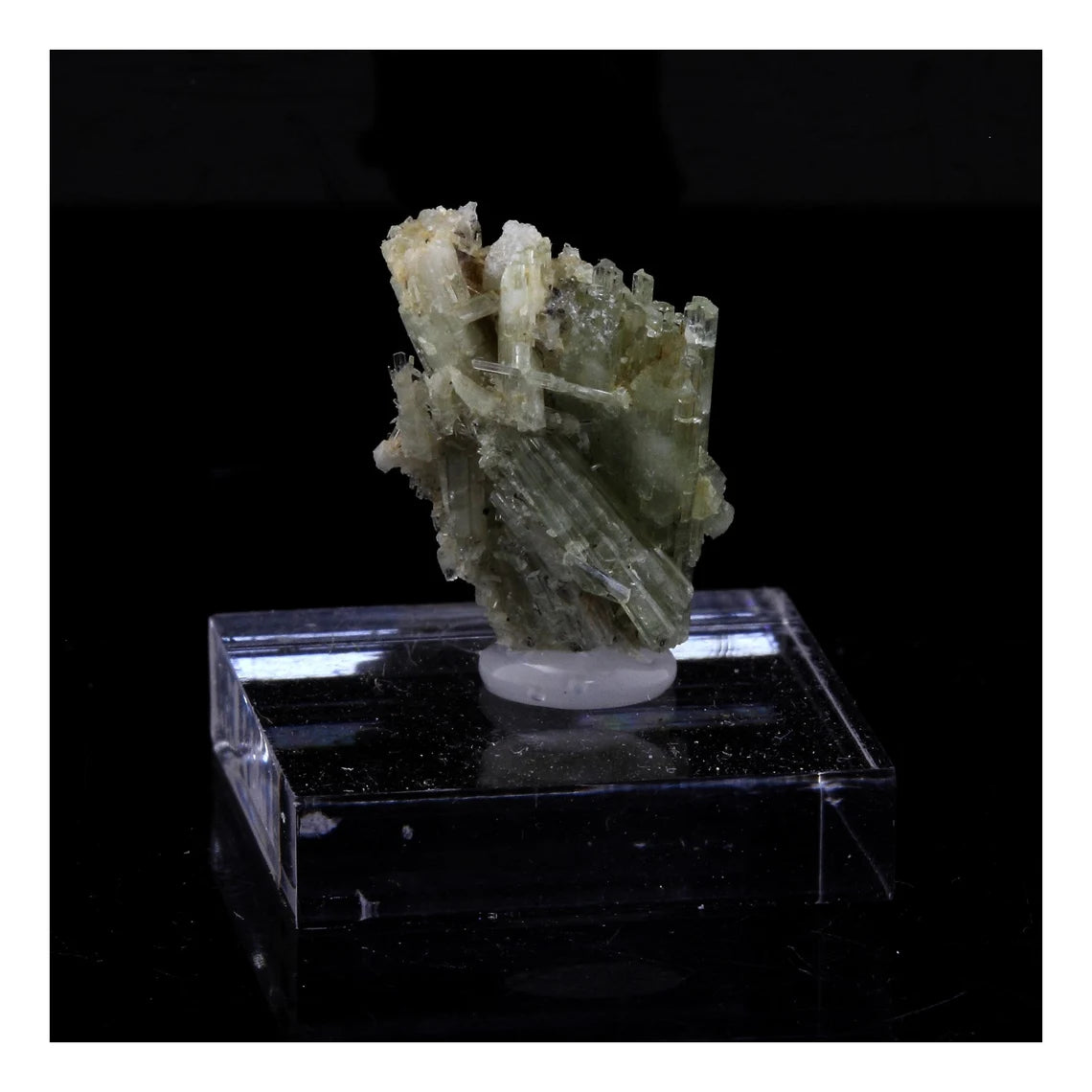 Clinozoisite. 19.20 carats. Marine de Scala, Canari, Haute-Corse, France