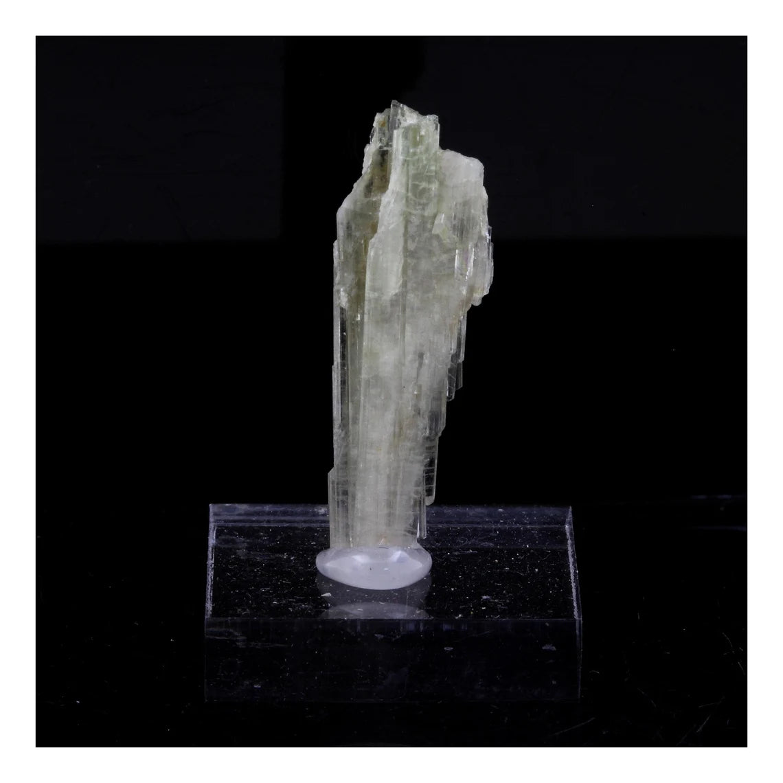Clinozoisite. 16.65 carats. Marine de Scala, Canari, Haute-Corse, France