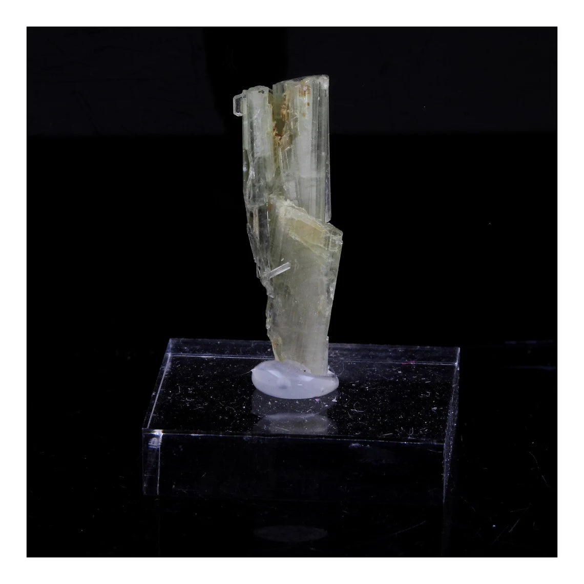 Clinozoisite. 14.12 carats. Marine de Scala, Canari, Haute-Corse, France