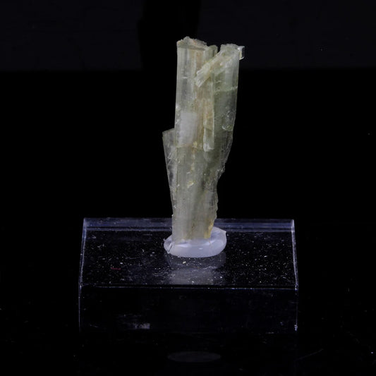 Clinozoisite. 14.12 carats. Marine de Scala, Canari, Haute-Corse, France
