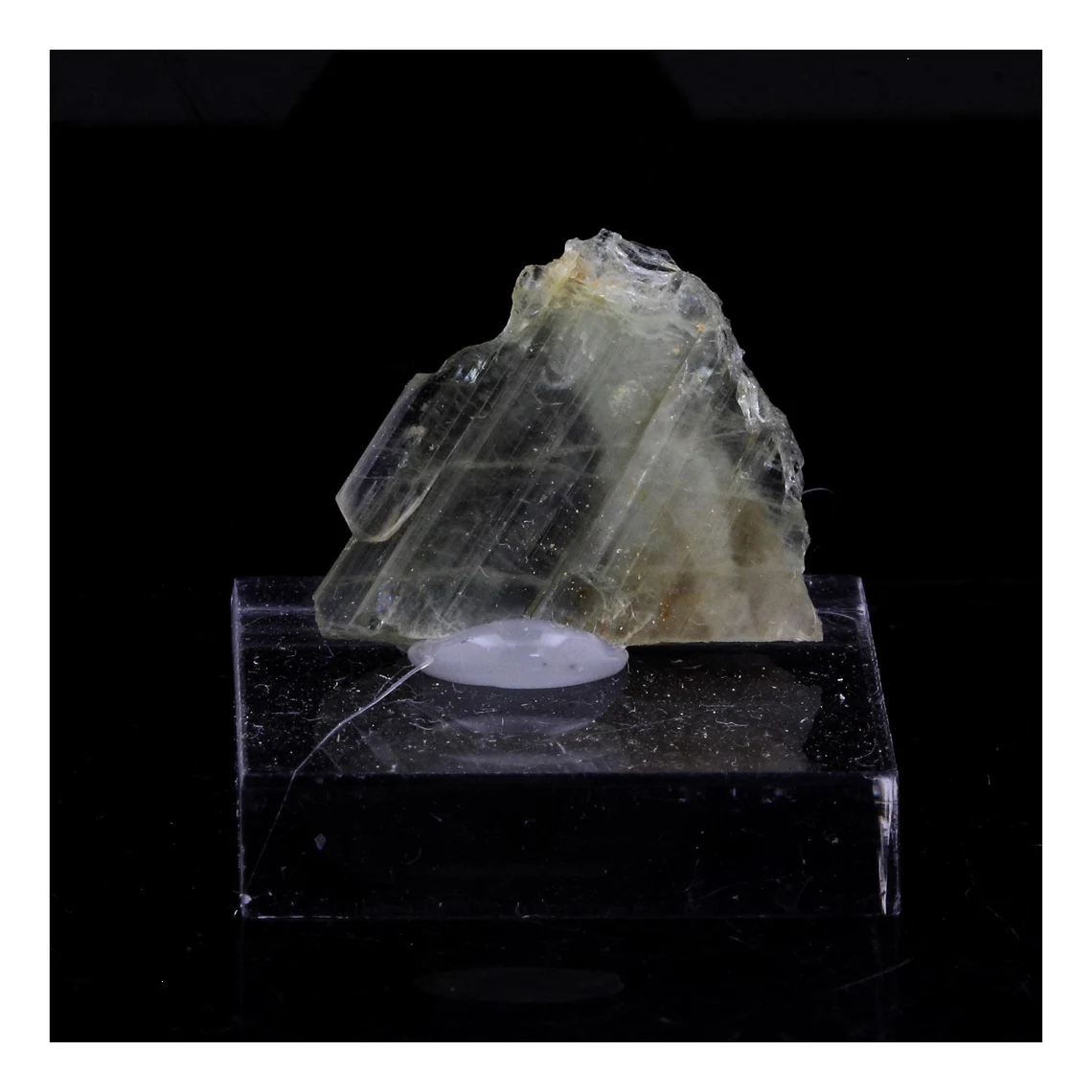 Clinozoisite. 14.78 carats. Marine de Scala, Canari, Haute-Corse, France