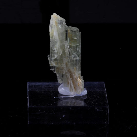 Clinozoisite. 15.74 carats. Marine de Scala, Canari, Haute-Corse, France