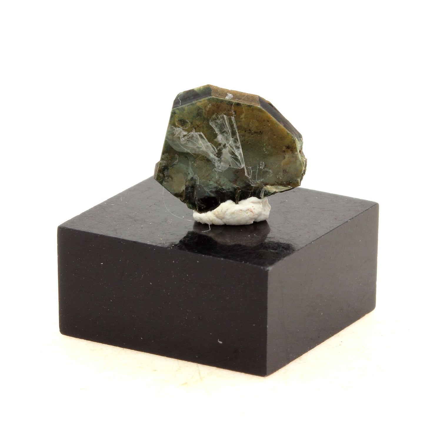 Clinochlore. 2.10 carats. Rocher de Farinole, Olmeta-di-Capocorso, Haute-Corse, France