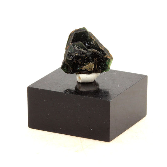 Clinochlore. 1.96 carats. Rocher de Farinole, Olmeta-di-Capocorso, Haute-Corse, France