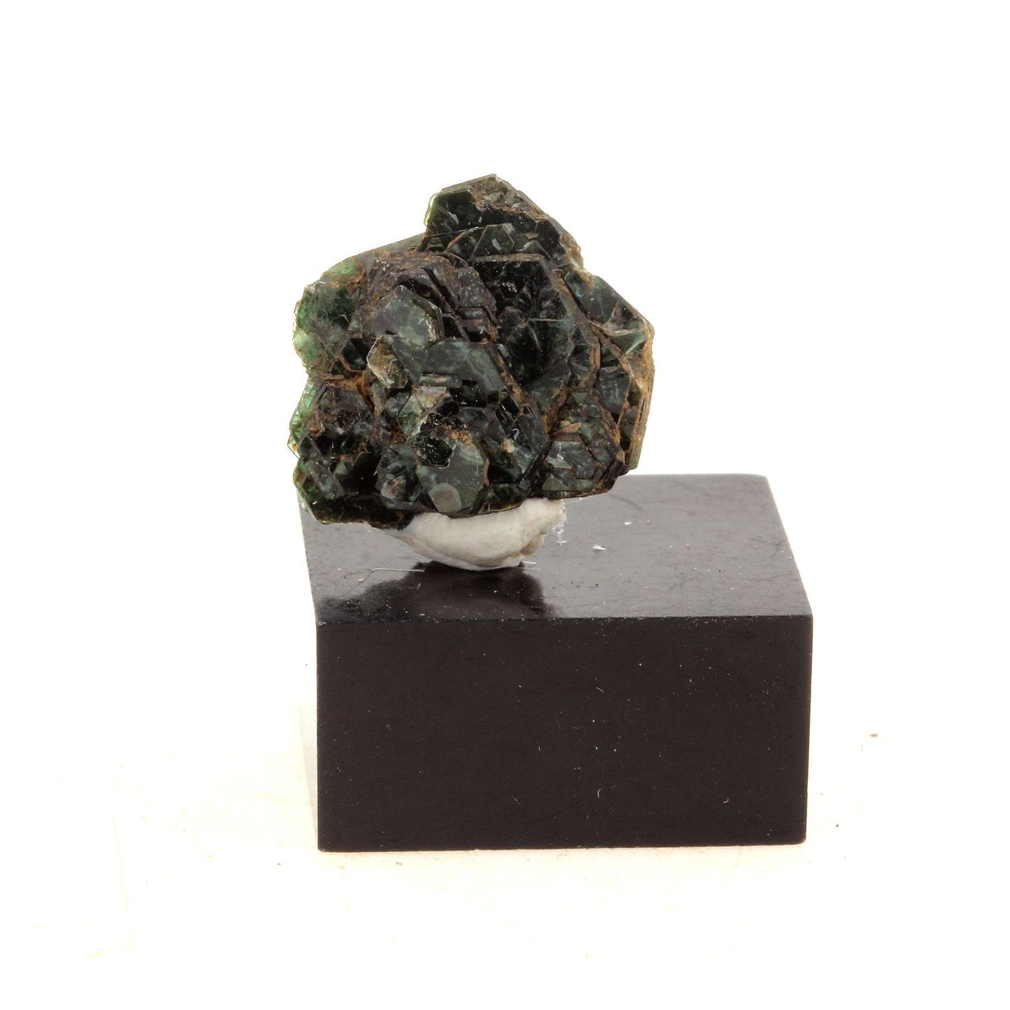 Clinochlore. 4.77 carats. Rocher de Farinole, Olmeta-di-Capocorso, Haute-Corse, France