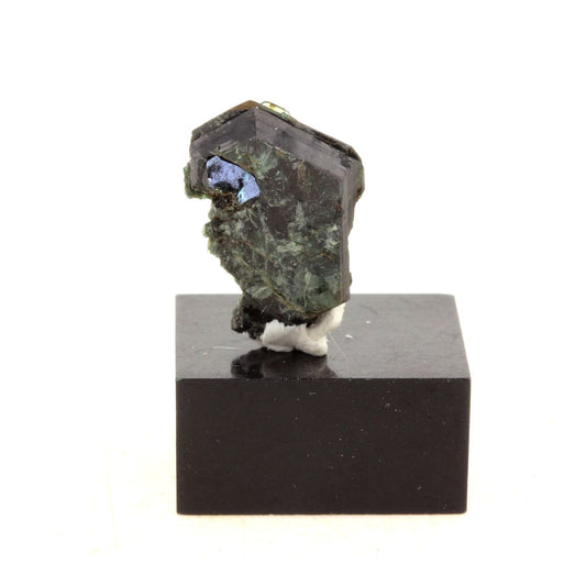 Clinochlore. 6.05 carats. Rocher de Farinole, Olmeta-di-Capocorso, Haute-Corse, France