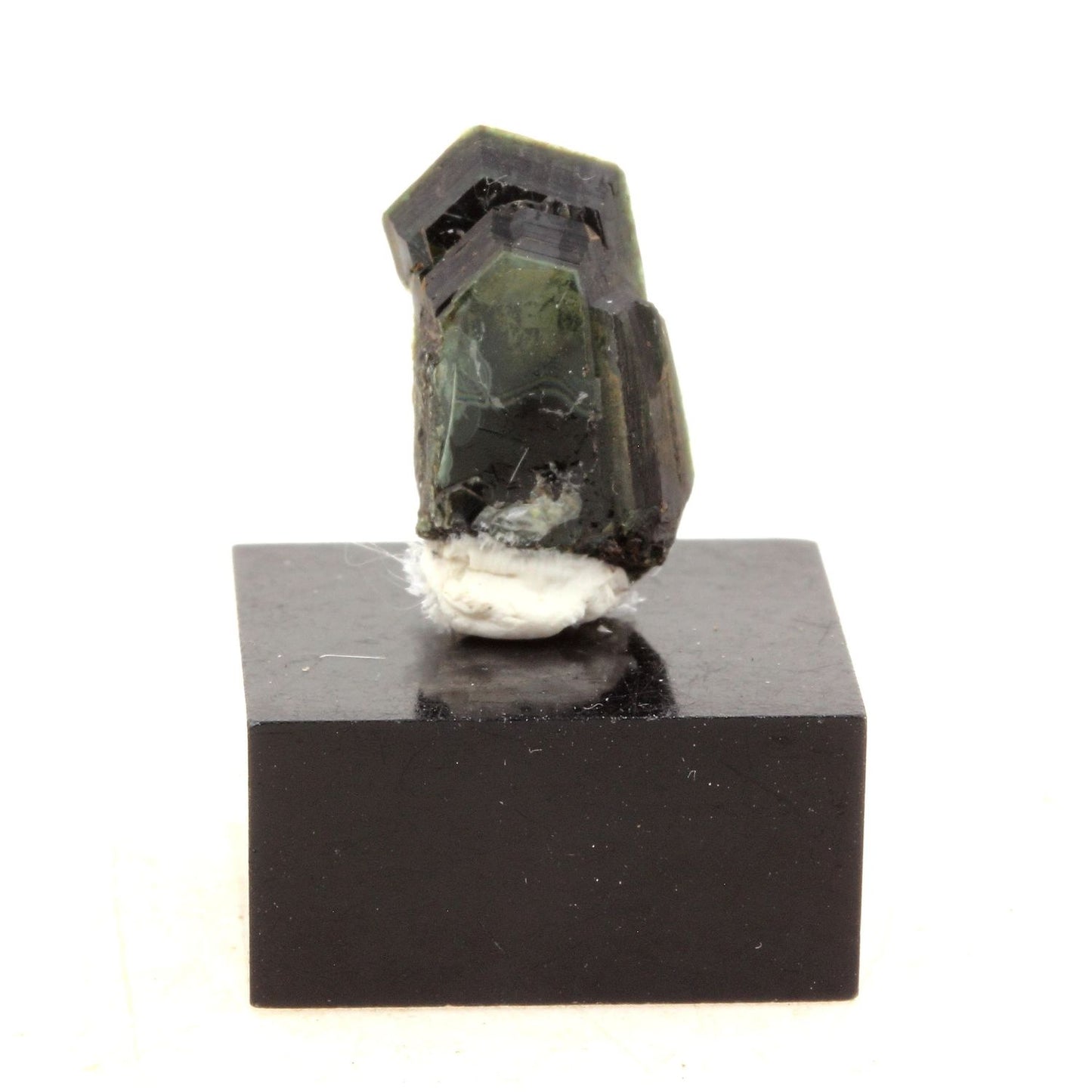 Clinochlore. 3.82 carats. Rocher de Farinole, Olmeta-di-Capocorso, Haute-Corse, France