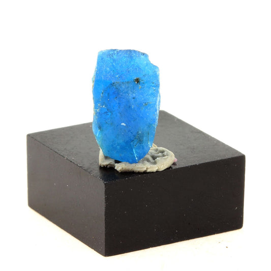 Apatite bleu neon en provenance de Norcross-Madagascar Apatite Mine, Isoanala, Betroka, Anosy, Madagascar