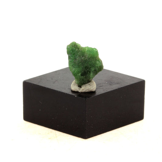 Grenat Tsavorite. 2.11 carats. En provenance de Merelani Hills (Mererani), Lelatema Mts, Arusha, Tanzanie