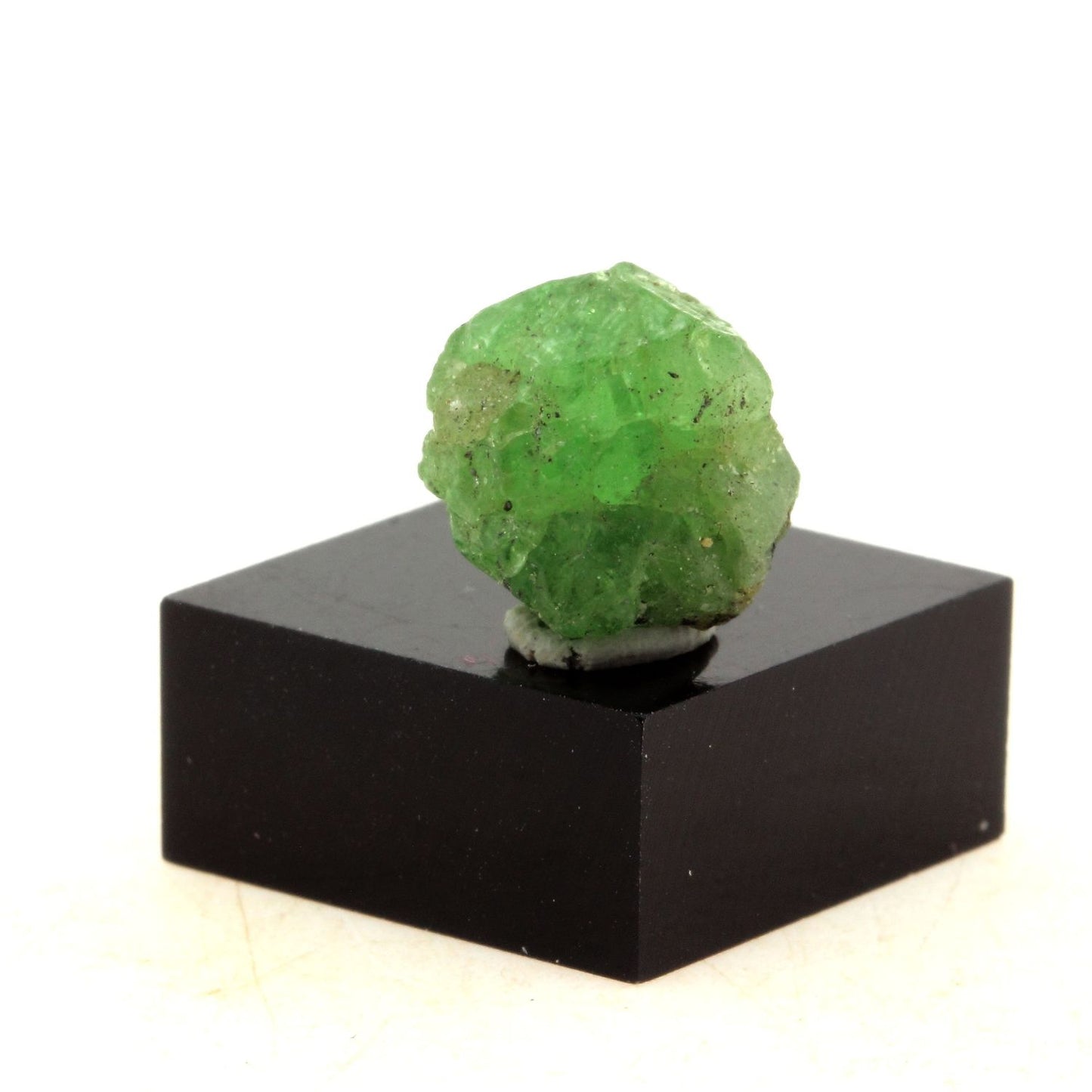 Grenat Tsavorite. 12.64 carats. Manyara Region, Tanzanie