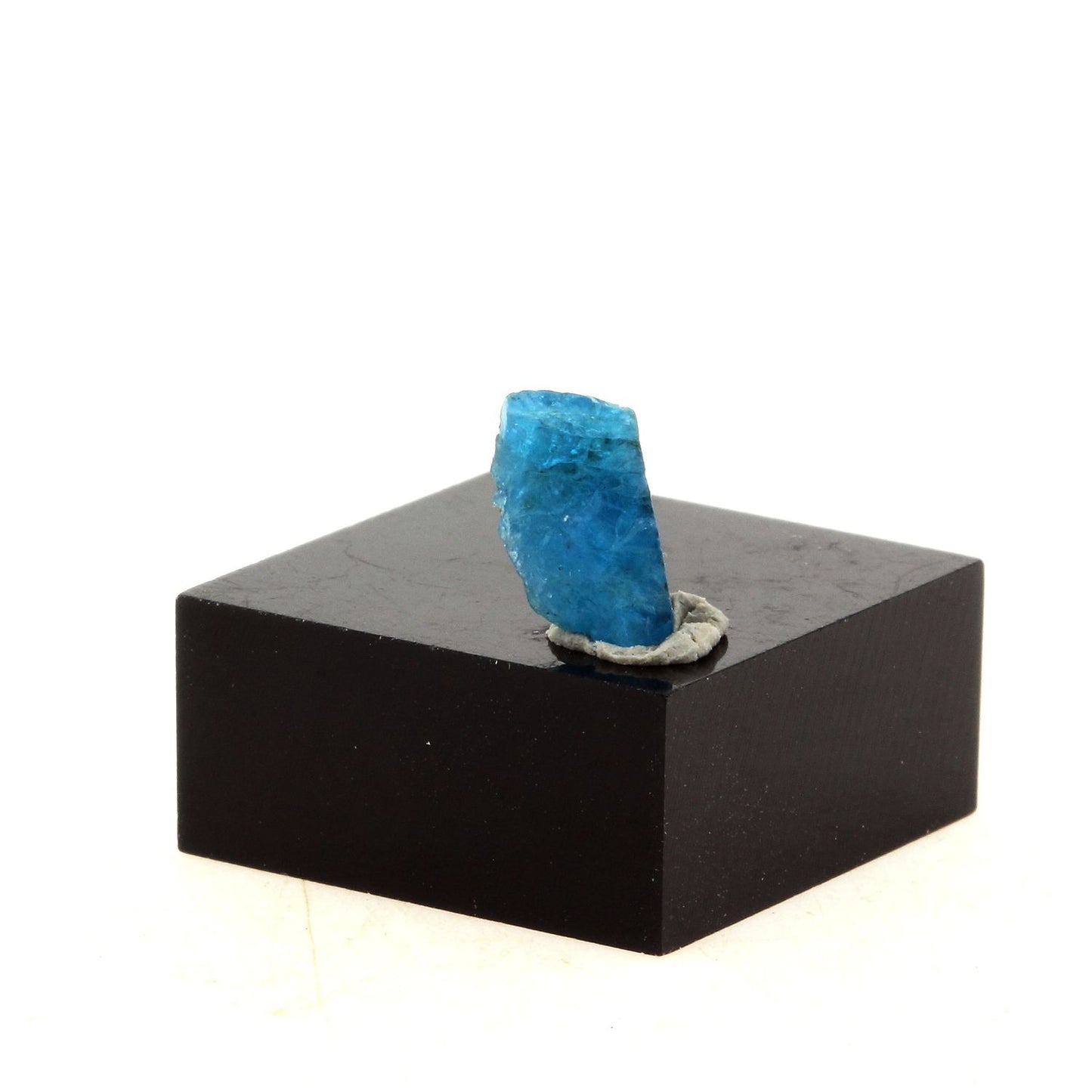 Apatite bleu neon. 1.69 carats. Betroka, Anosy, Madagascar