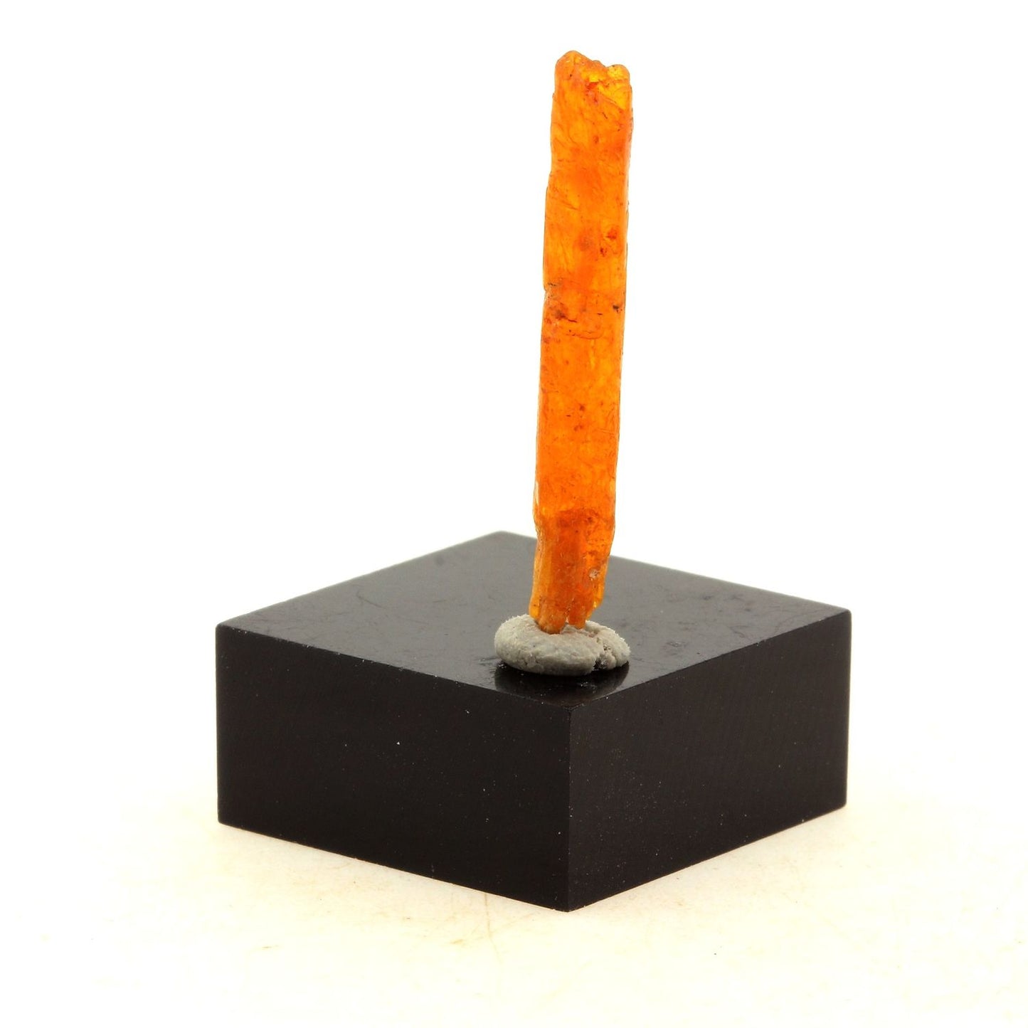 Cyanite orange. 3.65 carats. Sangulungulu Hill, Loliondo, Tanzanie