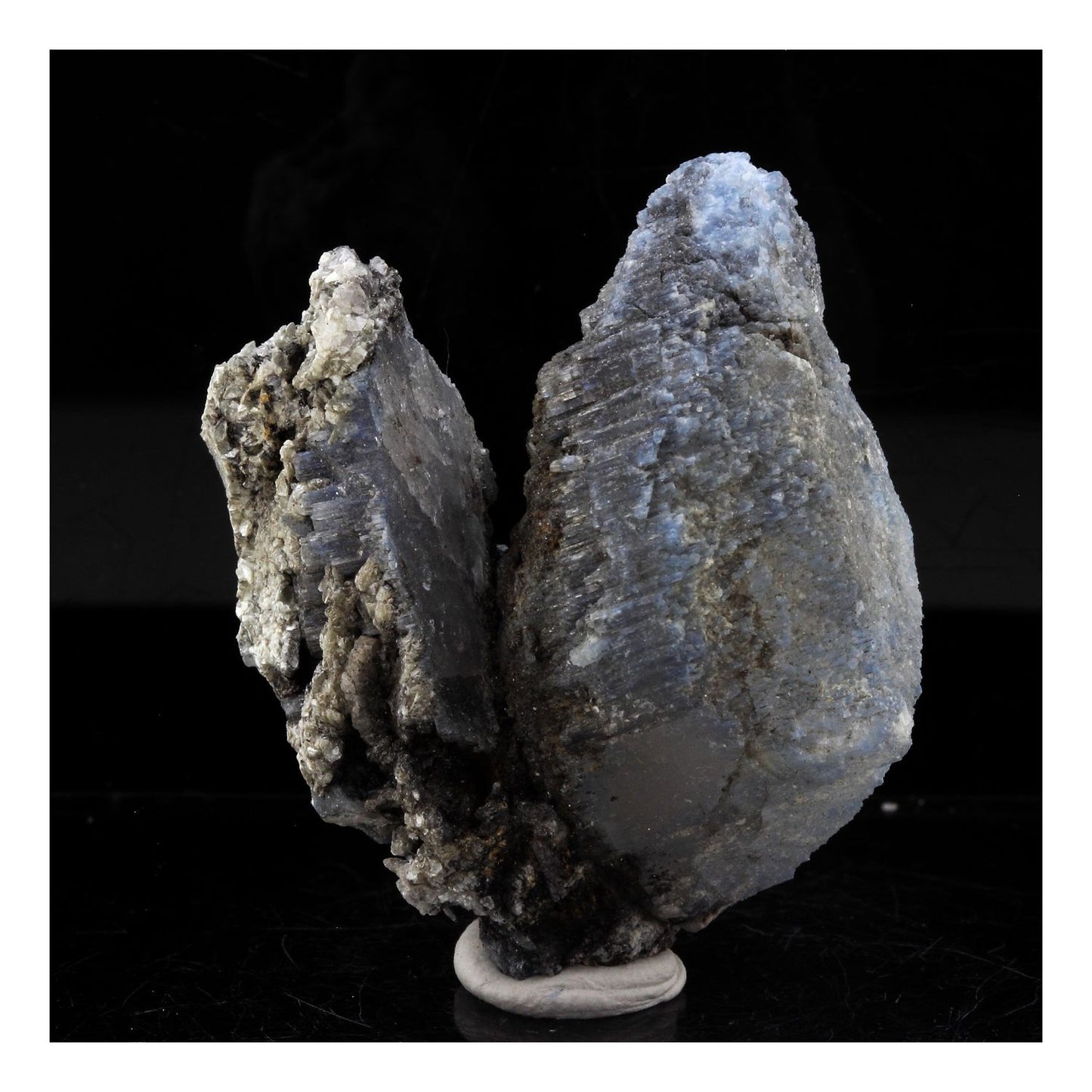 Alkali-beryl. 151.5 carats. En provenance de Deo Darrah, Kuran Wa Munjan District, Badakhshan, Afghanistan