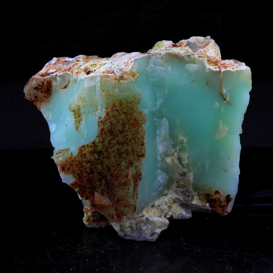 Chrysoprase. 140.0 carats. Lipecki Dol, Lipkovo, Macédoine du Nord