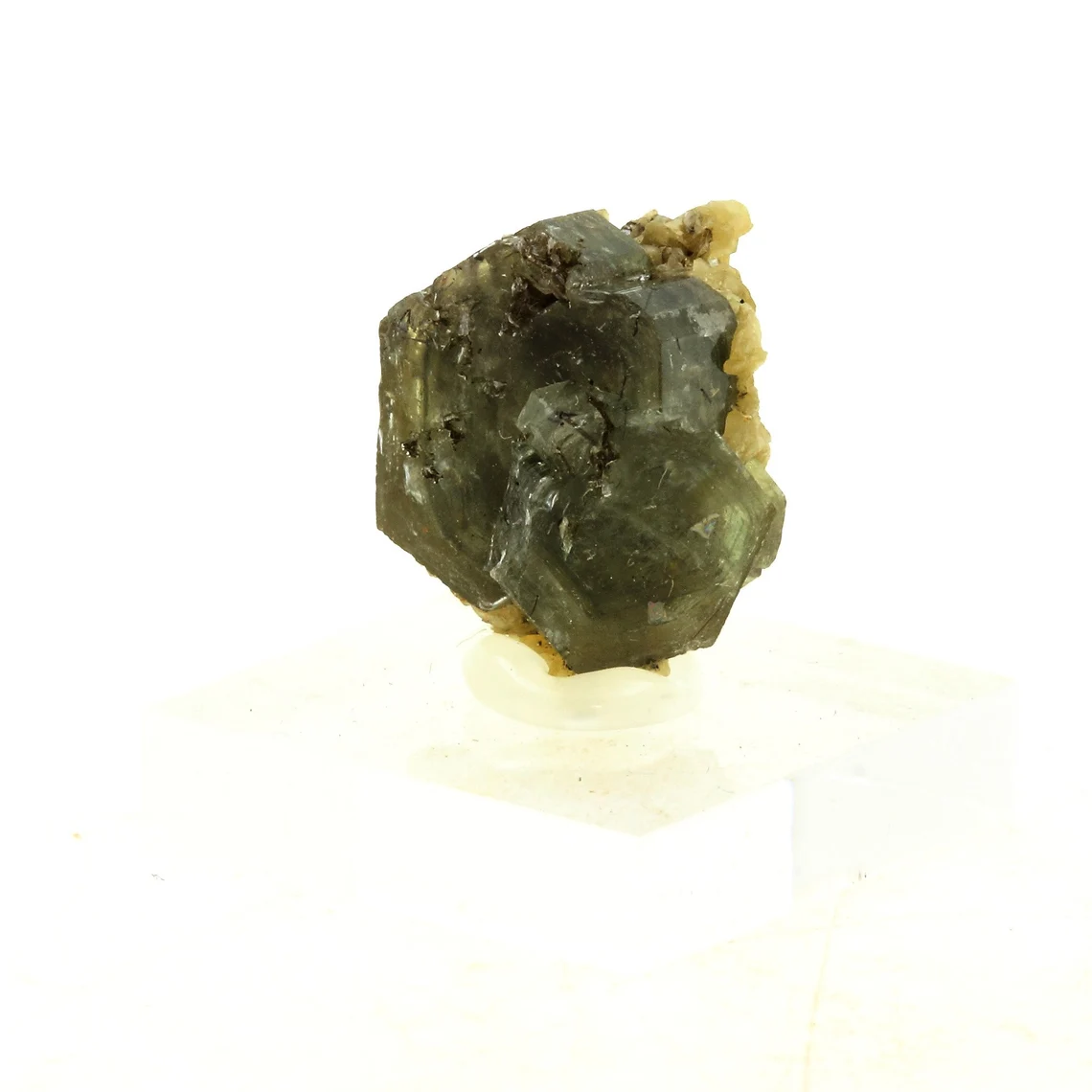 Apatite + Muscovite. 23.31 carats. Panasqueira Mines, Covilhã, Portugal