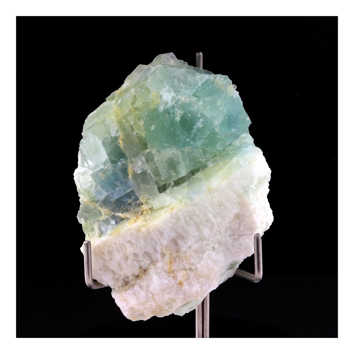 Fluorite. 415.80 carats. Marsanges Mine, Langeac, France