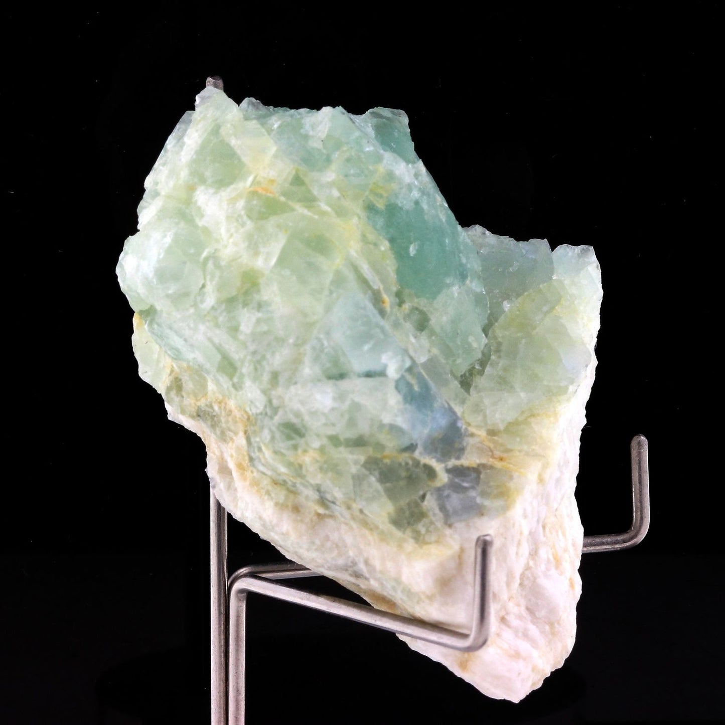 Fluorite. 415.80 carats. Marsanges Mine, Langeac, France
