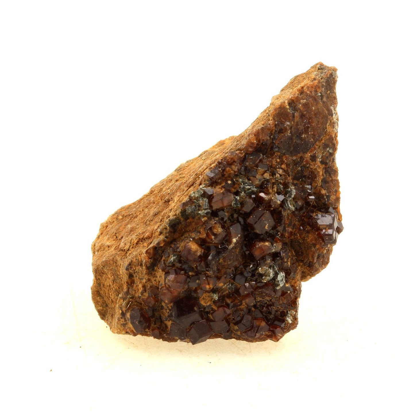 Grenat Hessonite + Clinochlore. 104.60 carats. Nonza, Haute-Corse, France