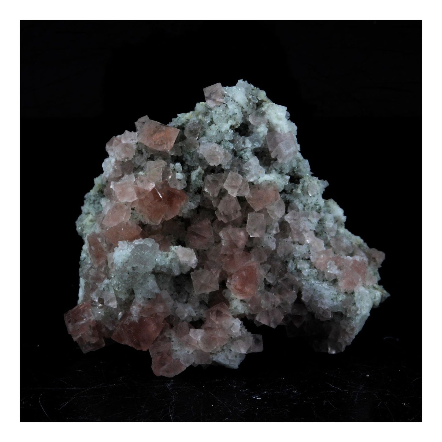 Fluorite Rose + Adulaire. 36.10 carats. Talèfre, Massif du Mont-Blanc, France